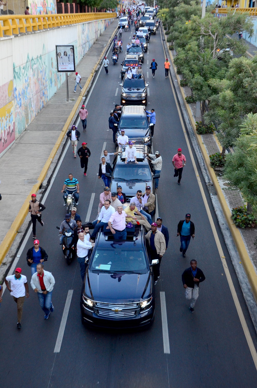 Caravana de Gonzalo Castillo no llen las expectativas en Santiago